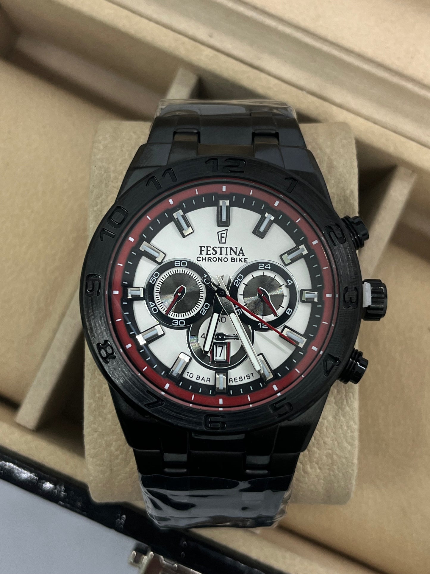 dernière collection festina noir blanc rouge